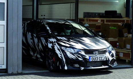 Honda продолжает дразнить нам тизерами нового Civic Type R